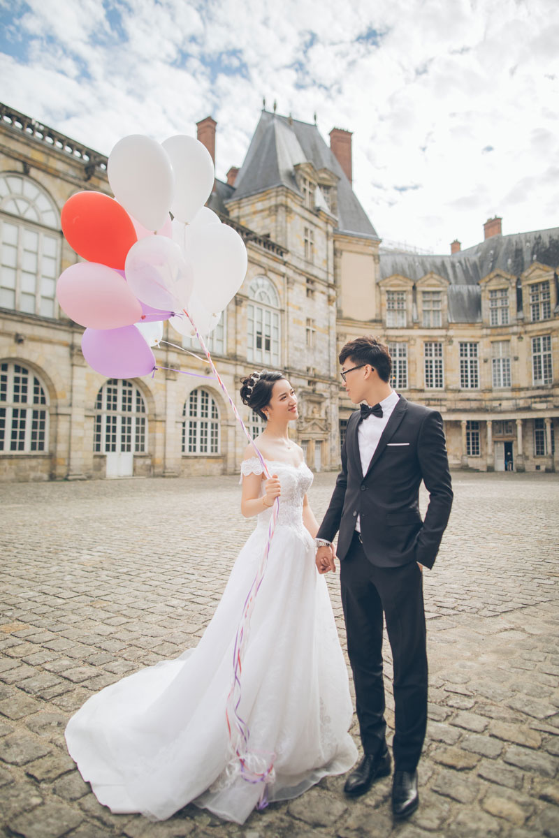 Editorial Pre-Wedding Photography in Chateau De Fontainebleau